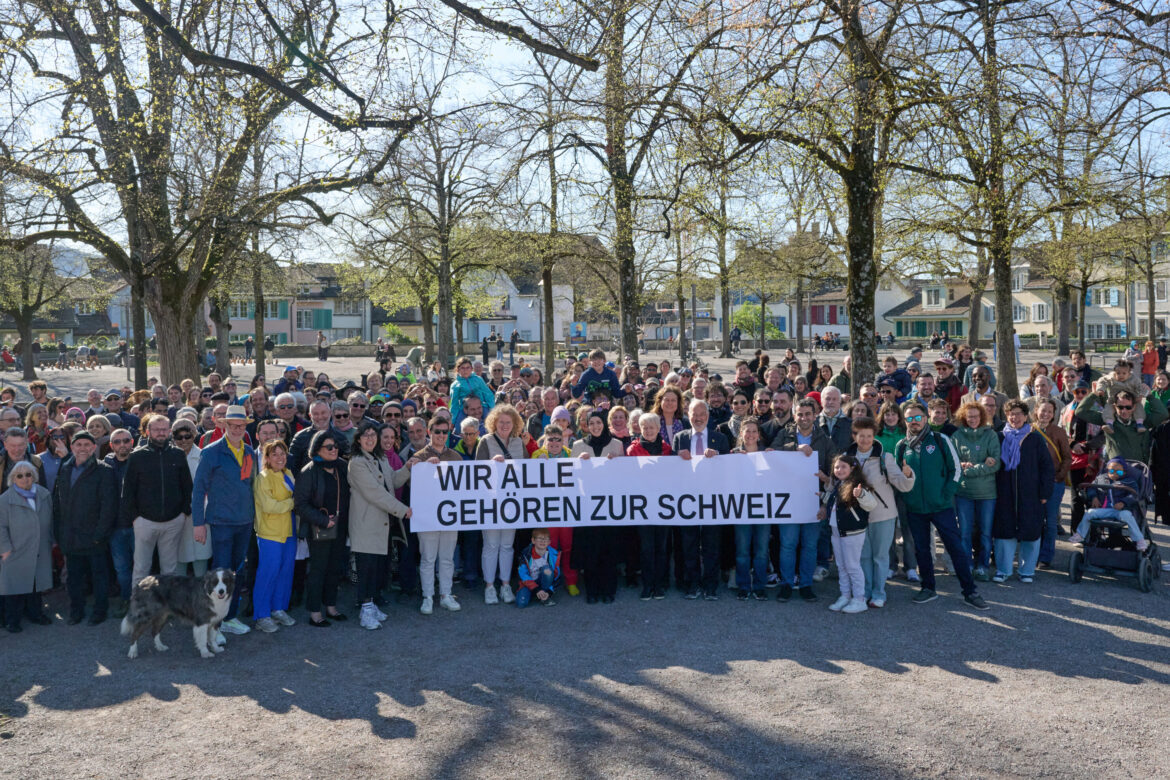 Një shenjë kundër racizmit antimusliman dhe antisemitizmit